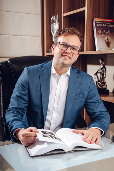 Dr. Lucas Acerbi Ortopedia e Cirurgia da mão.